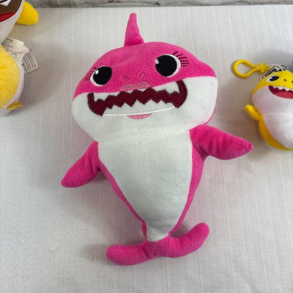 Pinkfong Baby Shark Mommy Daddy Plush Lot - Picture 4 of 7